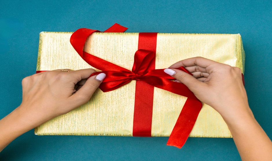 Tips and Tricks for Perfectly Packaging Your Gifts in Boxes and Bags