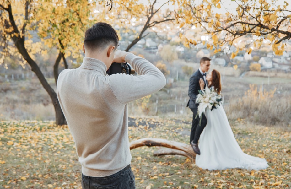 From Engagement to Wedding: Why You Need Both Pre-Wedding and Wedding Photography